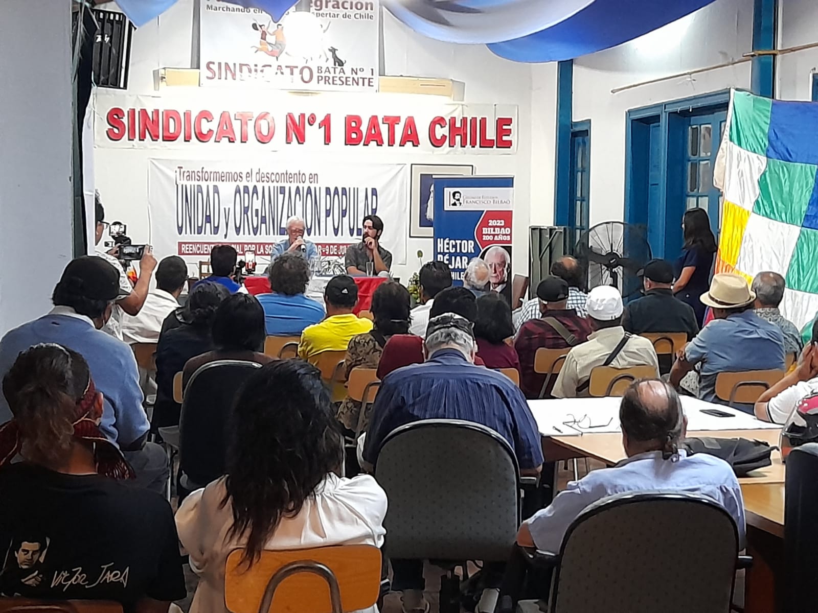 Héctor Béjar se reunió con sectores de la izquierda popular chilena y peruana en Santiago